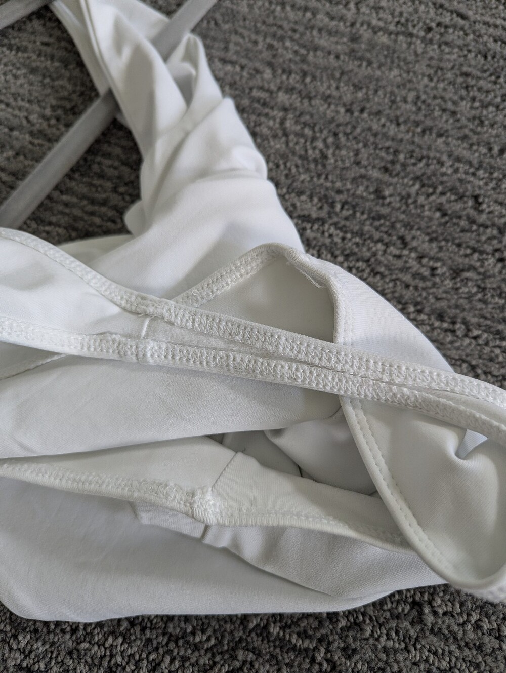 Aritzia Babaton Contour V-Neck Bodysuit Thong Cut - Picture 7 of 9